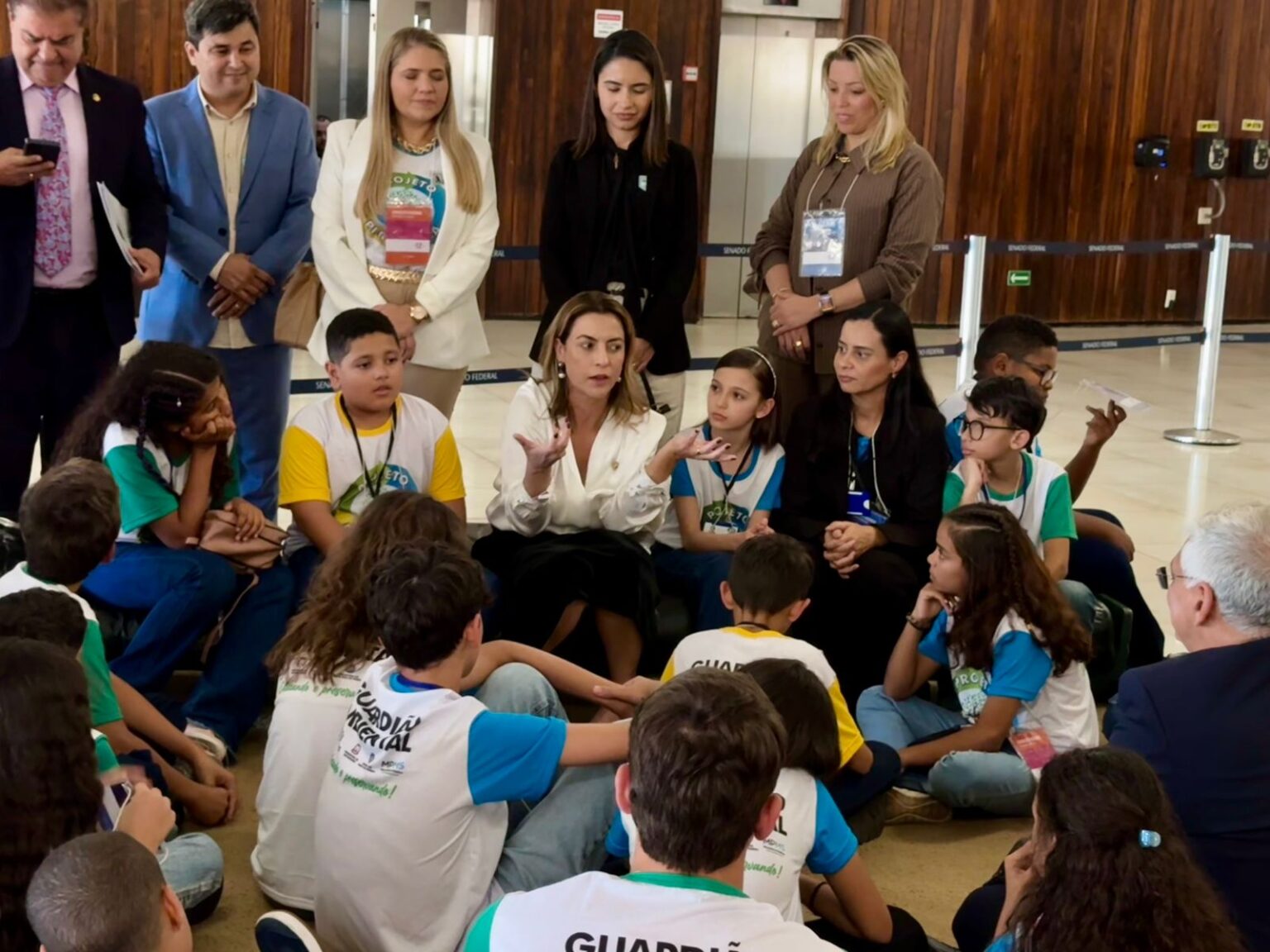 Senadora Soraya Thronicke recebe alunos da rede pública de ensino de MS em visita ao Congresso Nacional