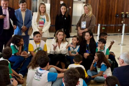 Senadora Soraya Thronicke recebe alunos da rede pública de ensino de MS em visita ao Congresso Nacional