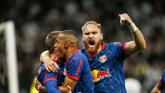 Red Bull Bragantino marca no último lance e vence o Corinthians