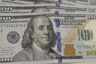 Dólar cai para R$ 5,43 e atinge menor valor desde setembro