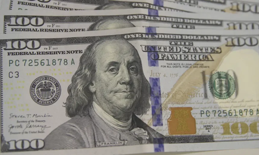 Dólar cai para R$ 5,43 e atinge menor valor desde setembro