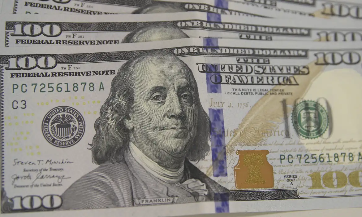 Dólar cai para R$ 5,43 e atinge menor valor desde setembro