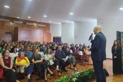 SED/MS lança e-book com práticas inclusivas para estudantes com deficiência auditiva na Rede Estadual de Ensino