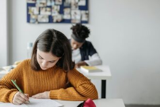 Pé-de-Meia: nascidos em setembro e outubro recebem pagamento da 5ª parcela do Incentivo-Frequência