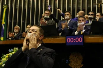 Mesmo com fim da obstrução no Congresso, cenário político deve seguir tenso