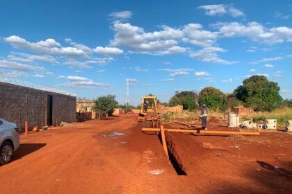 Sidrolândia ganha mais rede de esgotamento sanitário com obras em diversos bairros