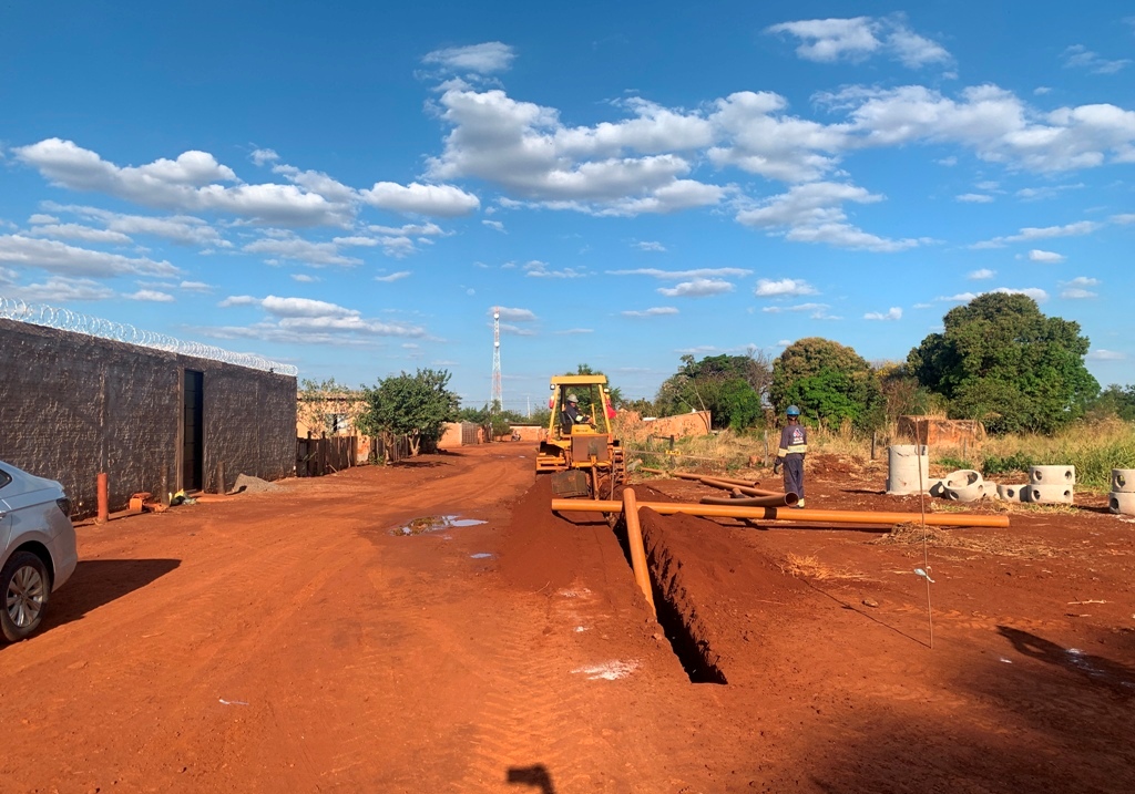 Sidrolândia ganha mais rede de esgotamento sanitário com obras em diversos bairros