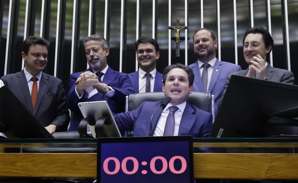 Câmara aprova isenção do IR pra quem ganha até R$ 5 mil