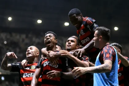 Flamengo arranca empate com gol de Bruno Henrique e fica perto do título