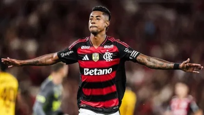 Noite de Bruno Henrique e gol à la Zico: Flamengo bate Sport e dorme em 1º