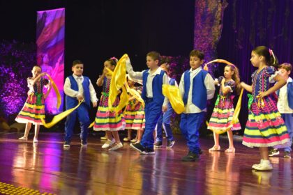 Espetáculo natalino encanta crianças e famílias na Morada dos Baís