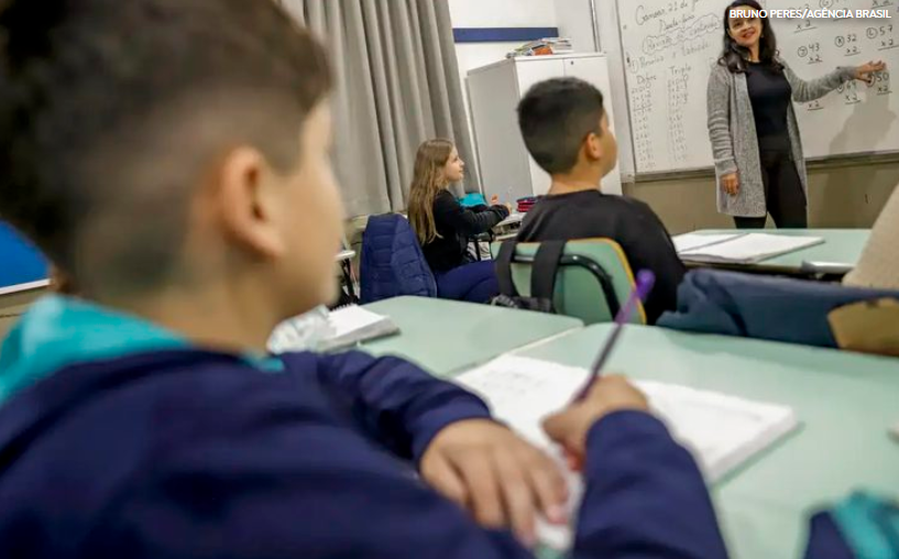 Após aumento do piso salarial, professores vão ganhar mais e pagar menos imposto