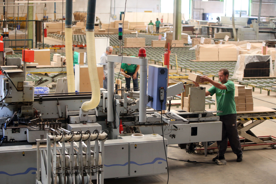 Juros altos travam crédito para 80% das indústrias, revela pesquisa