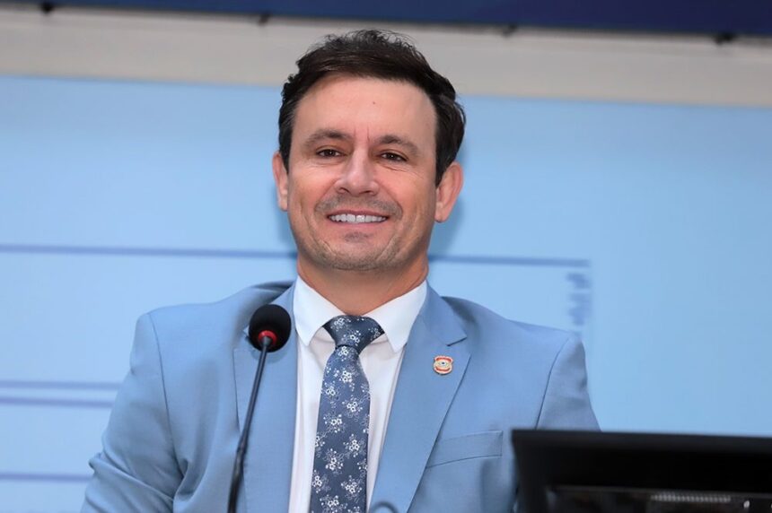 Câmara aprova projeto de Salineiro que garante banheiro feminino exclusivo para mulheres biológicas