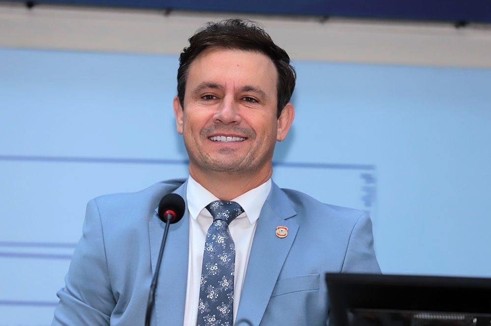 Câmara aprova projeto de Salineiro que garante banheiro feminino exclusivo para mulheres biológicas