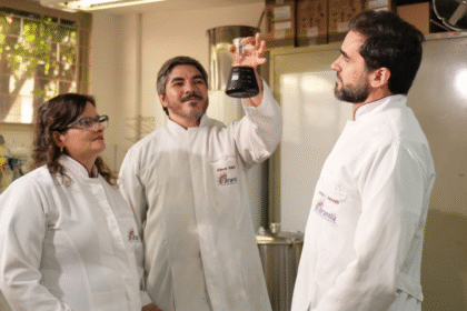 Programa Centelha apoia inovação no Estado e transforma microrganismos em corante natural industrial