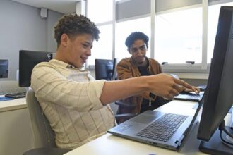 Qualificação, tecnologia e empreendedorismo: Governo de MS prepara jovens para liderar a nova economia digital&nbsp;