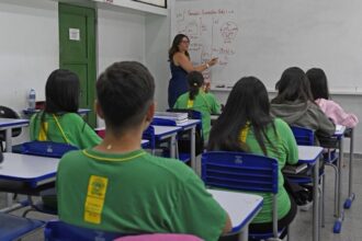 Volta às aulas acontece em 10 de agosto nas escolas estaduais, e professores se preparam com Jornada Formativa