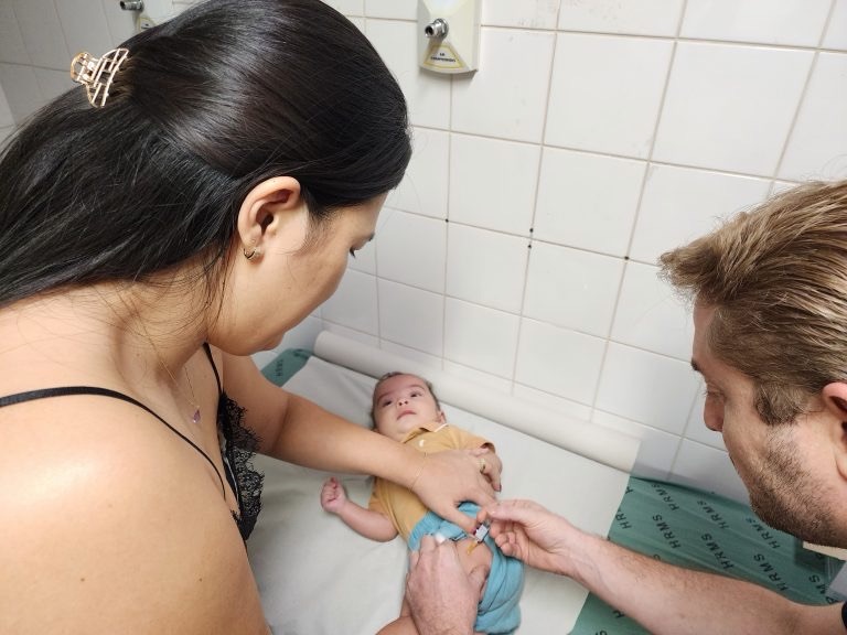 Nota 100 na vacinação vira proteção na caderneta das crianças de Mato Grosso do Sul