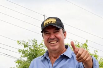 Pesquisa mostra que Riedel vence no primeiro turno.