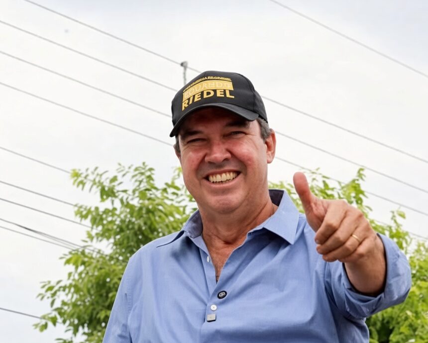 Pesquisa mostra que Riedel vence no primeiro turno.