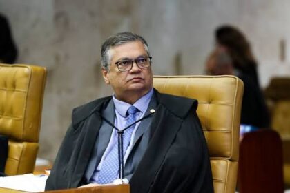Dino usa inquérito sobre Dark Horse para reconduzir Andrei ao comando da PF