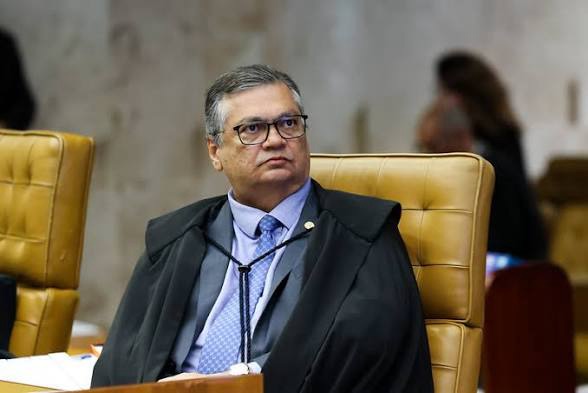 Dino usa inquérito sobre Dark Horse para reconduzir Andrei ao comando da PF